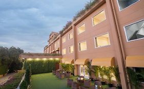 Hotel Lalita Grand Mathura 4*